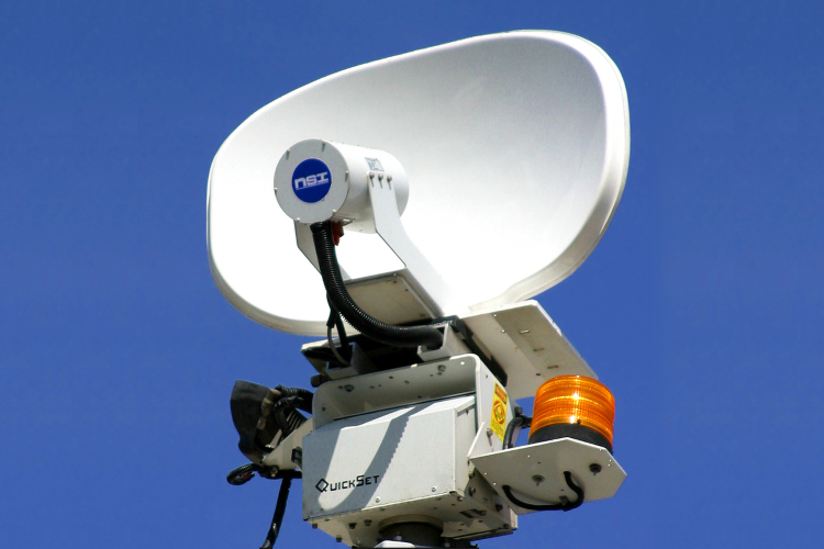Silhouette High Gain Antenna for Mobile Operations